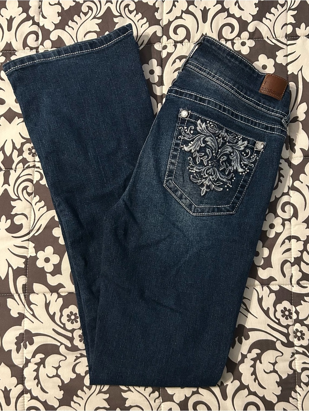 Wallflower Women's Dark Blue Boot Cut Jeans Embroidered Pockets Stretch Size 5